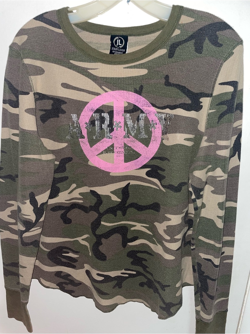 Jerry Leigh Women XXL Camo Waffle Knit Long Sleeve Top with Pink Peace Graphic